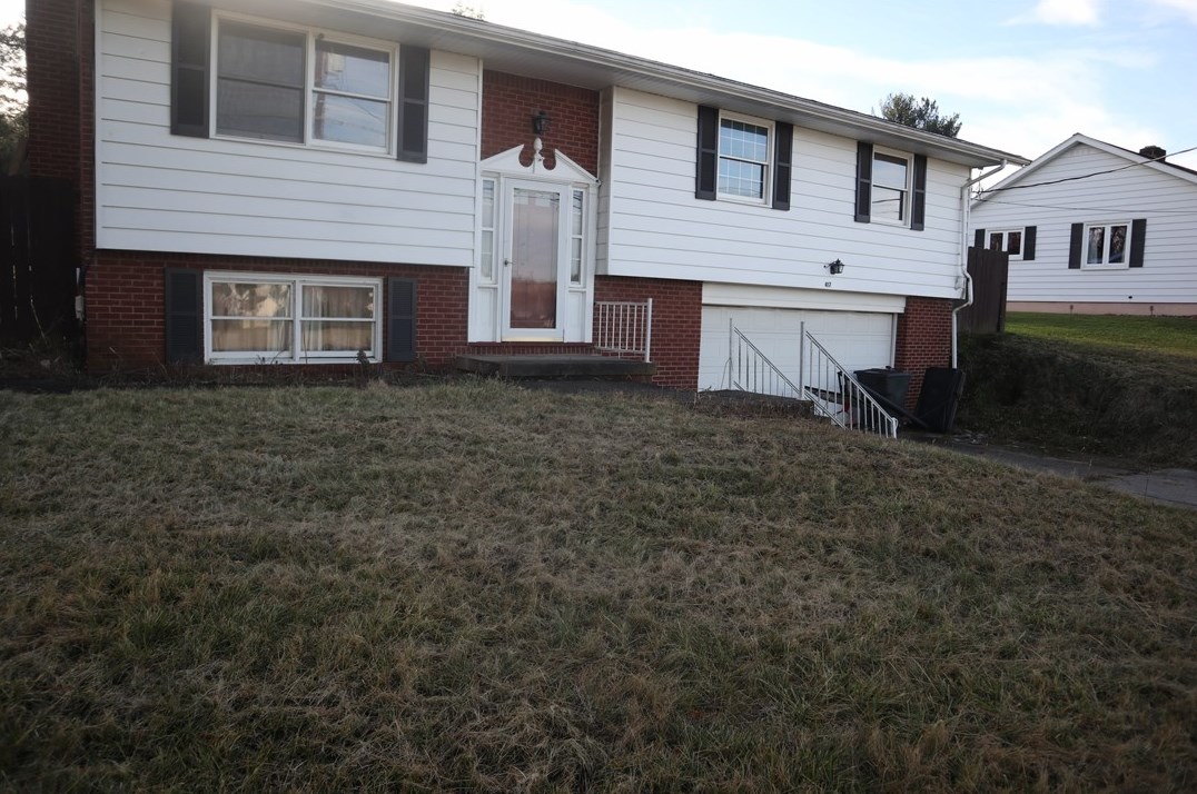 417 W Malden Dr, Coal Center, PA 15423