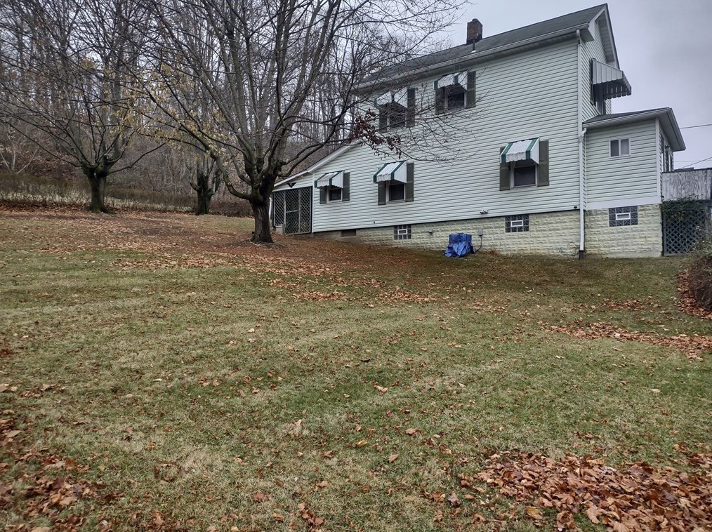 844 Western St, Ellwood City, PA 16117-2867