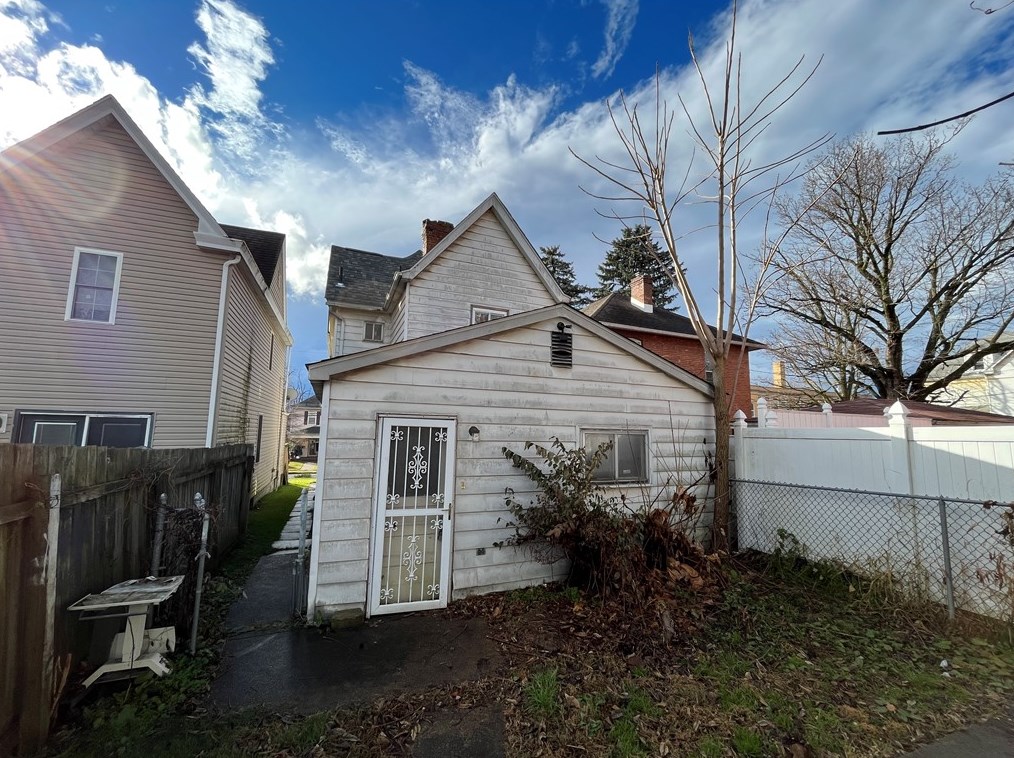 1056 Allison Ave, Washington PA  15301-2045 exterior