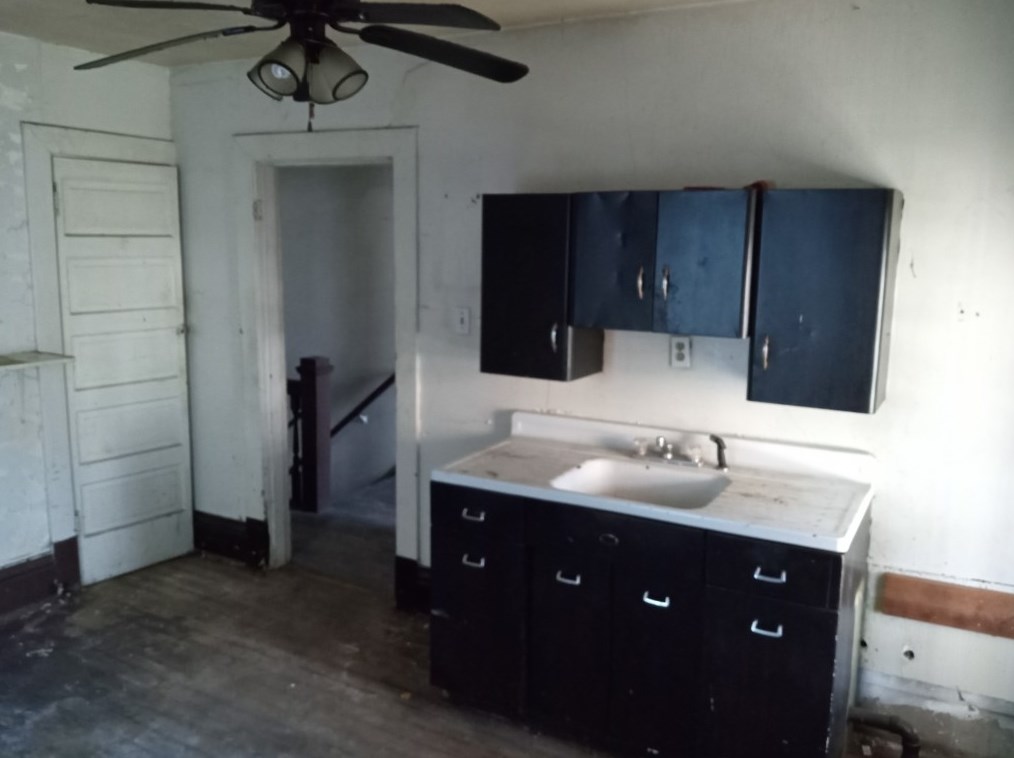 221 Mckean Ave, North Charleroi, PA 15022
