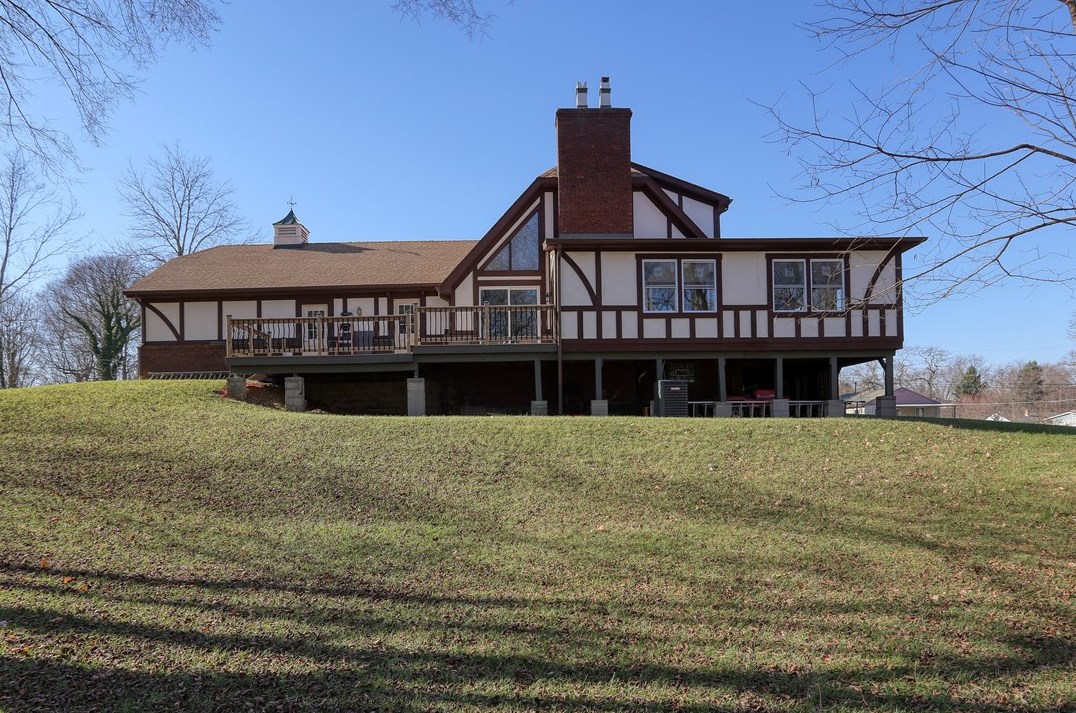 345 Hutter Ave, Ellwood City PA  16117-3423 exterior