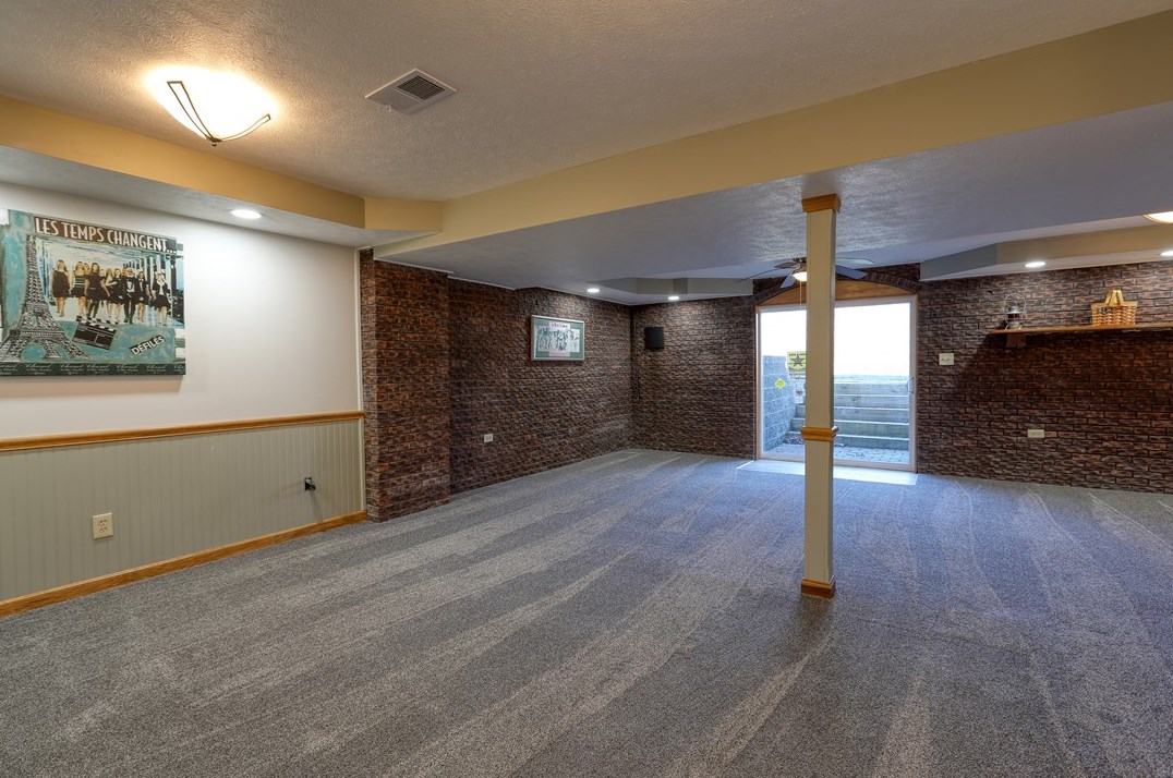 345 Hutter Ave, Ellwood City PA  16117-3423 exterior