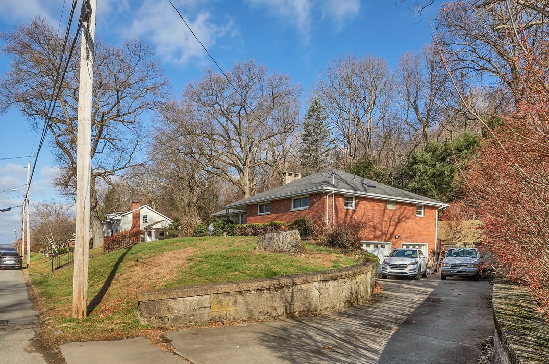 1201 Isabella Rd, Connellsville, PA 15425