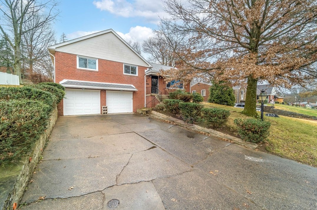 410 Garlow Dr, Pittsburgh, PA 15235