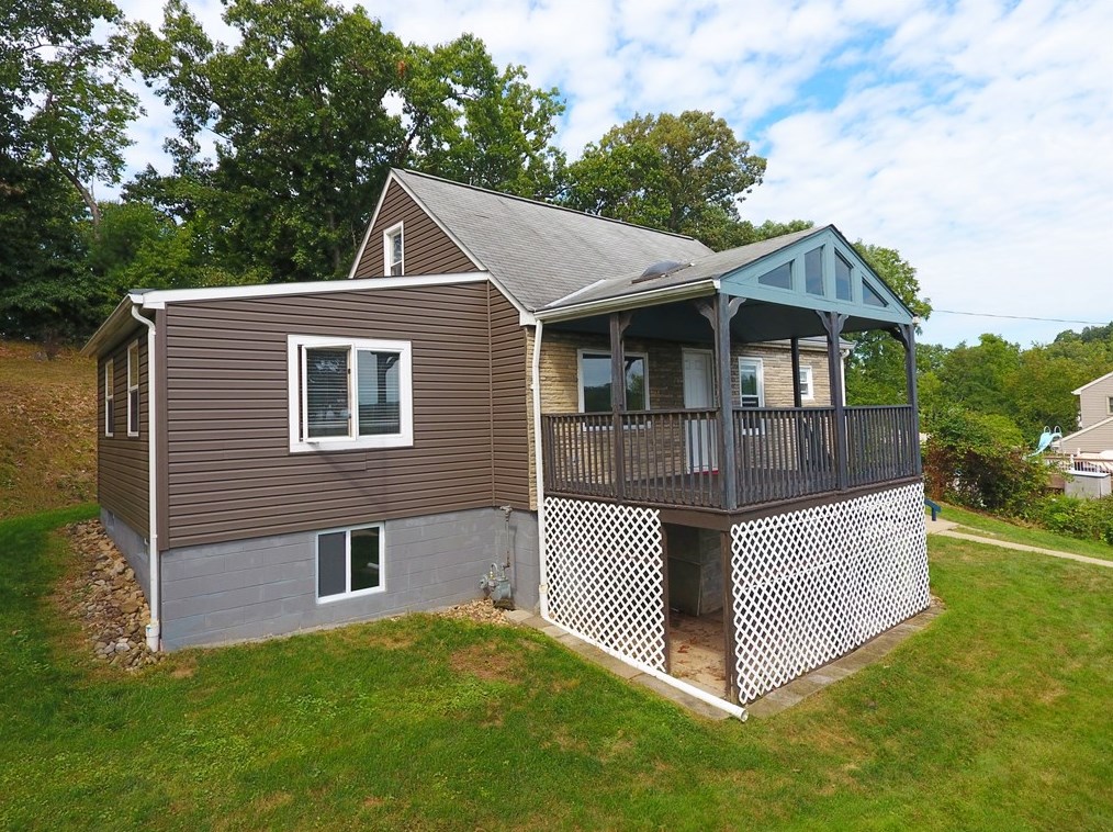 8967 Elm St, Allison Park, PA 15101