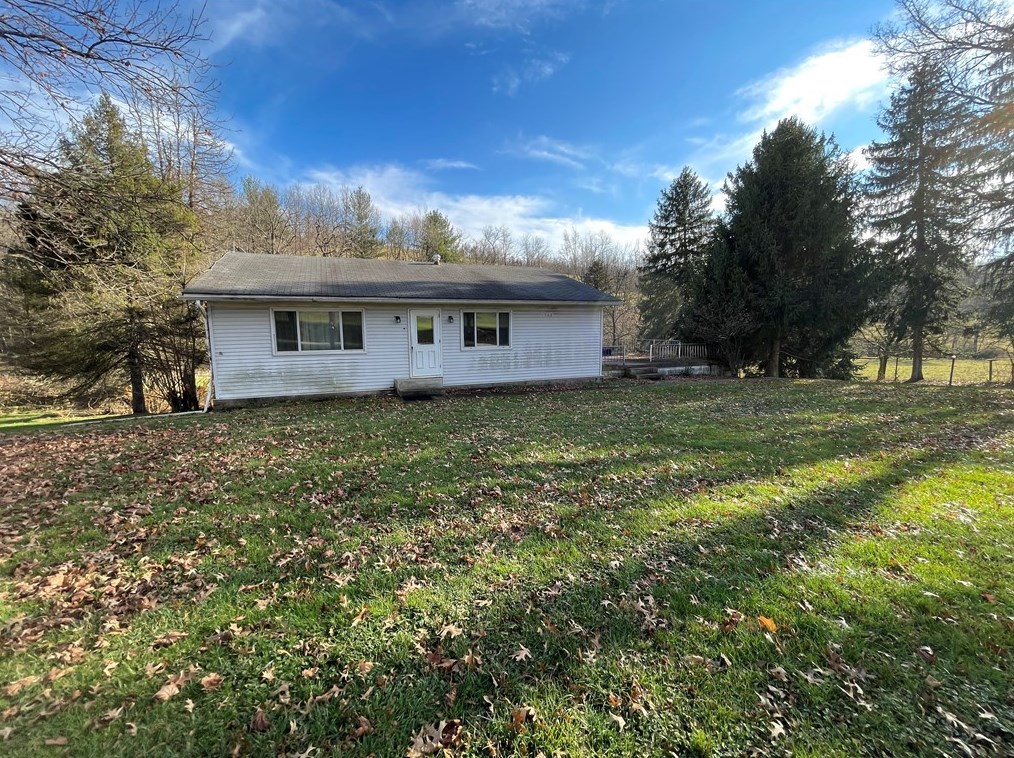 330 Rural Valley Rd, Claysville, PA 15323