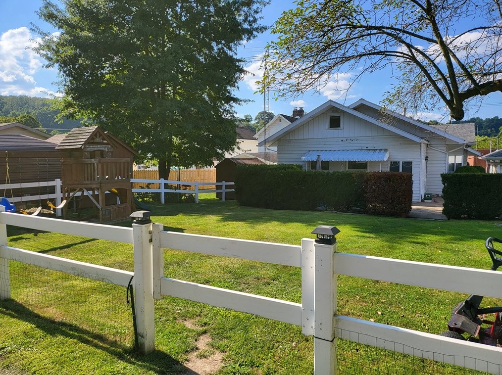 257 2nd St, Van Meter, PA 15479