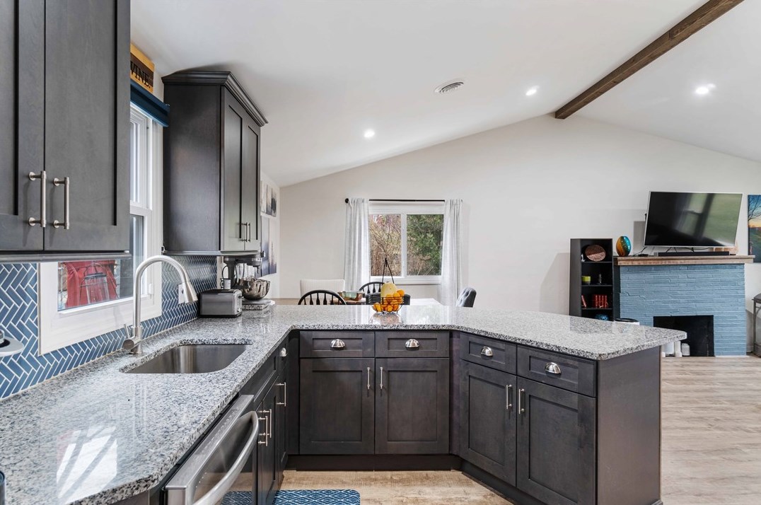 1054 Grandview Ave, Bridgeville PA  15017-2249 exterior