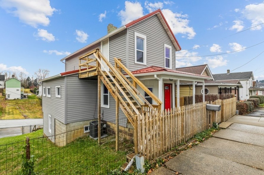 683 High St, California, PA 15419-1423