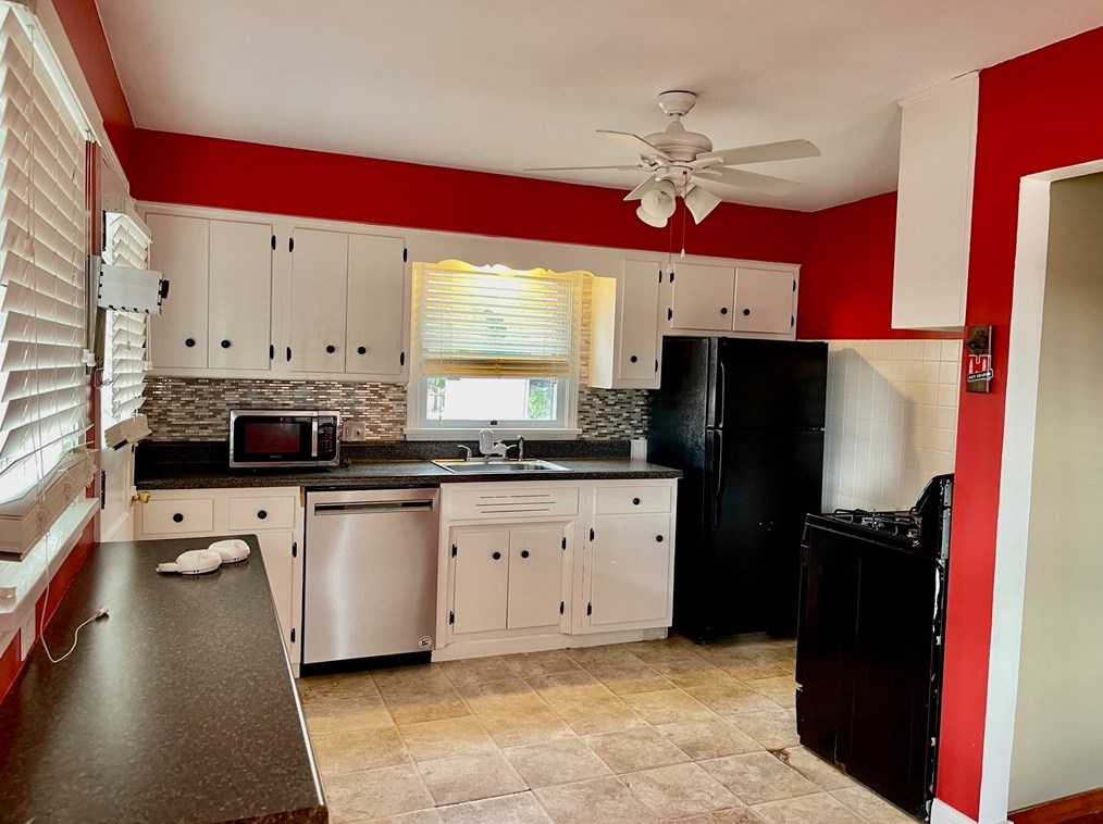 2416 Willowhurst Cir, New Castle, PA 16101