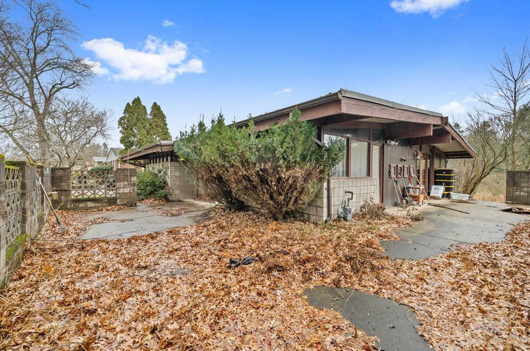 1577 Parkview Dr, Allison Park PA  15101-1727 exterior