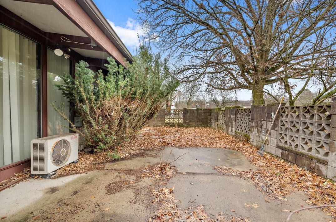 1577 Parkview Dr, Allison Park PA  15101-1727 exterior