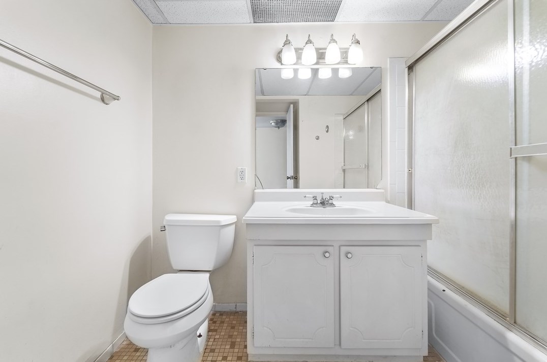 631 Frst Grn Dr, Moon Twp PA 15108-2768 exterior