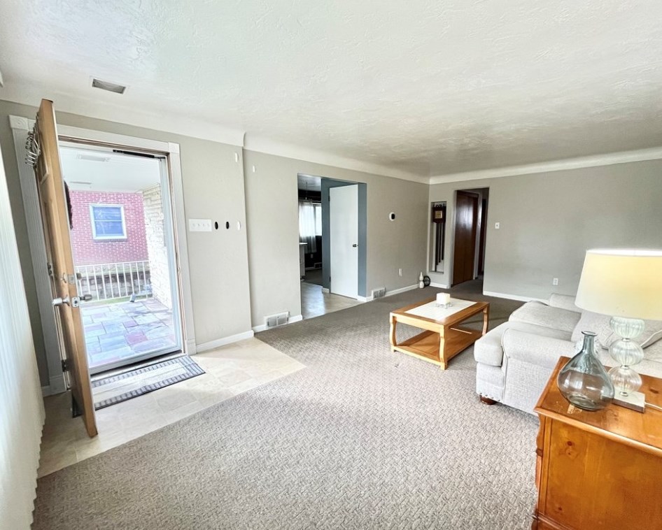 856 Broadway St, East Mckeesport, PA 15035-1105
