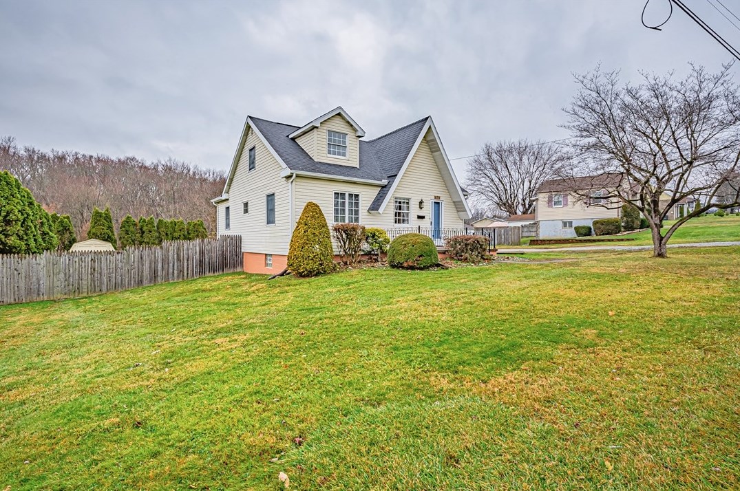 412 Church St, Mount Pleasant, PA 15666-1761