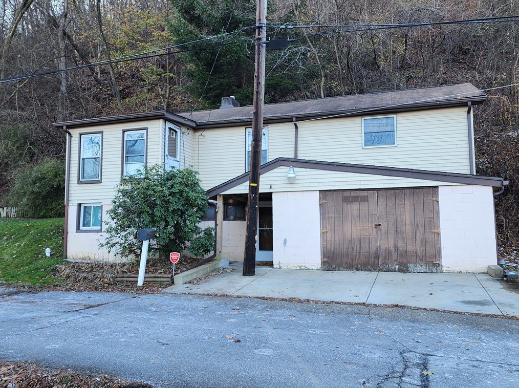 911 12th Ave, Beaver Falls, PA 15010