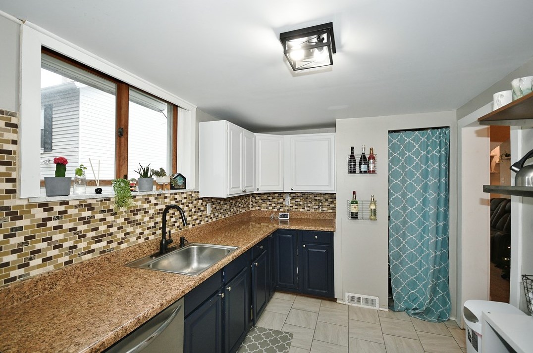 631 Ridge Ave, Collier Township PA  15106-2844 exterior