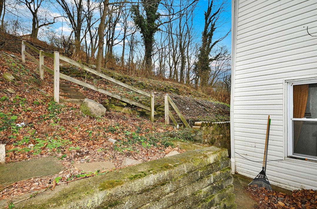 631 Ridge Ave, Collier Township PA  15106-2844 exterior