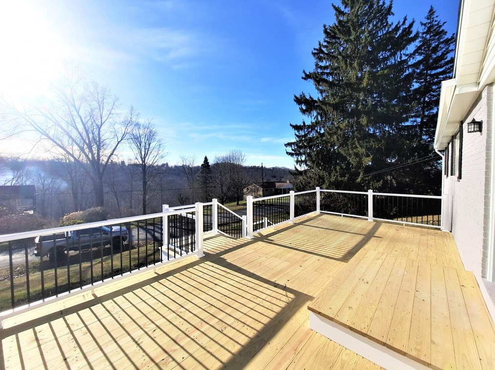 636 Morning Star Dr, Ellwood City PA  16117 exterior