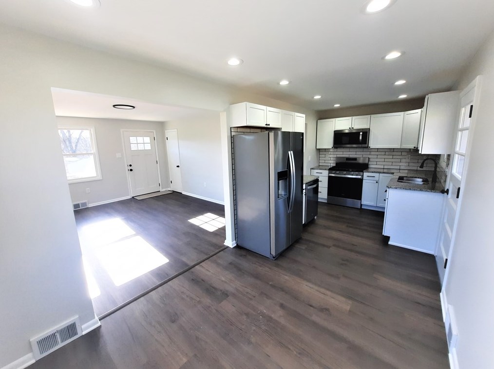 636 Morning Star Dr, Ellwood City PA  16117 exterior