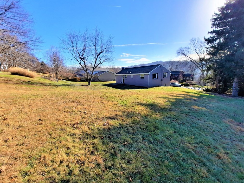 636 Morning Star Dr, Ellwood City PA  16117 exterior