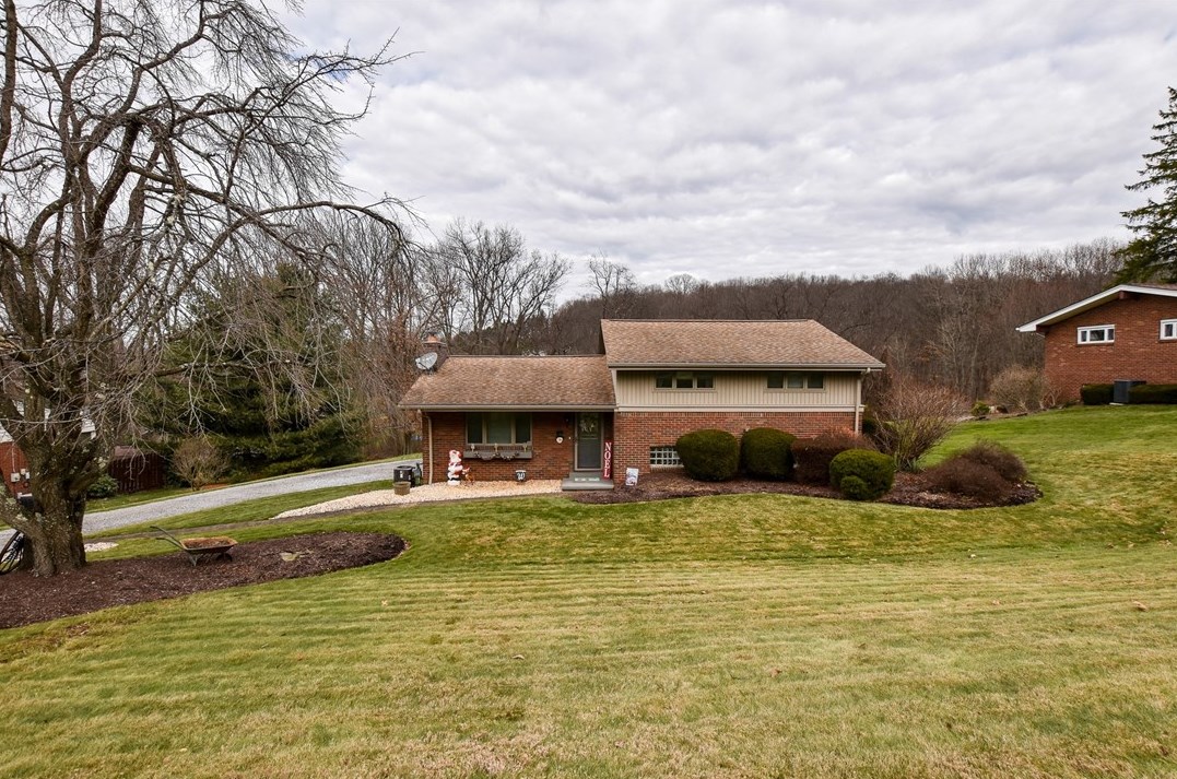 137 Dwellington Dr, Valencia, PA 16059-2521
