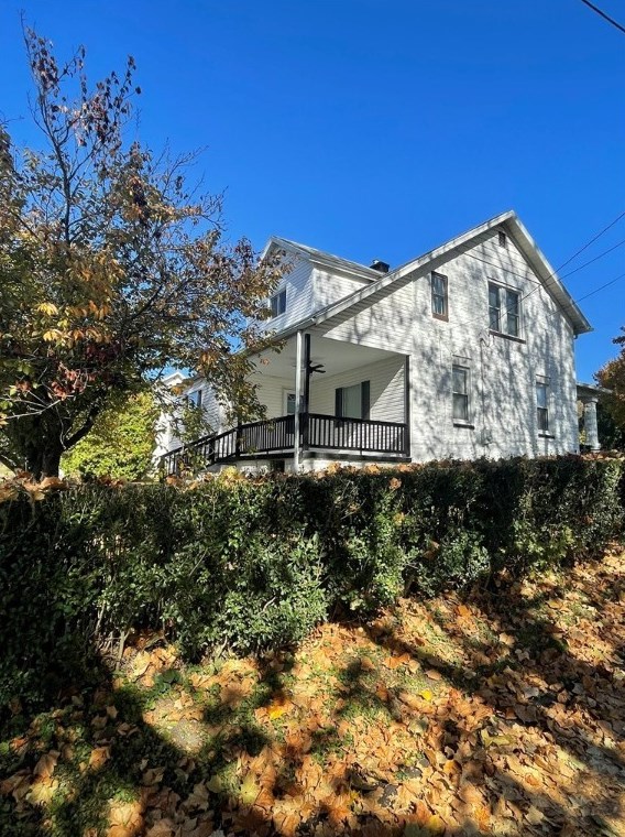 203 W Pennsville St, Connellsville, PA 15425