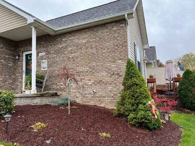 126 Clearwater Dr, Ellwood City, PA 16117