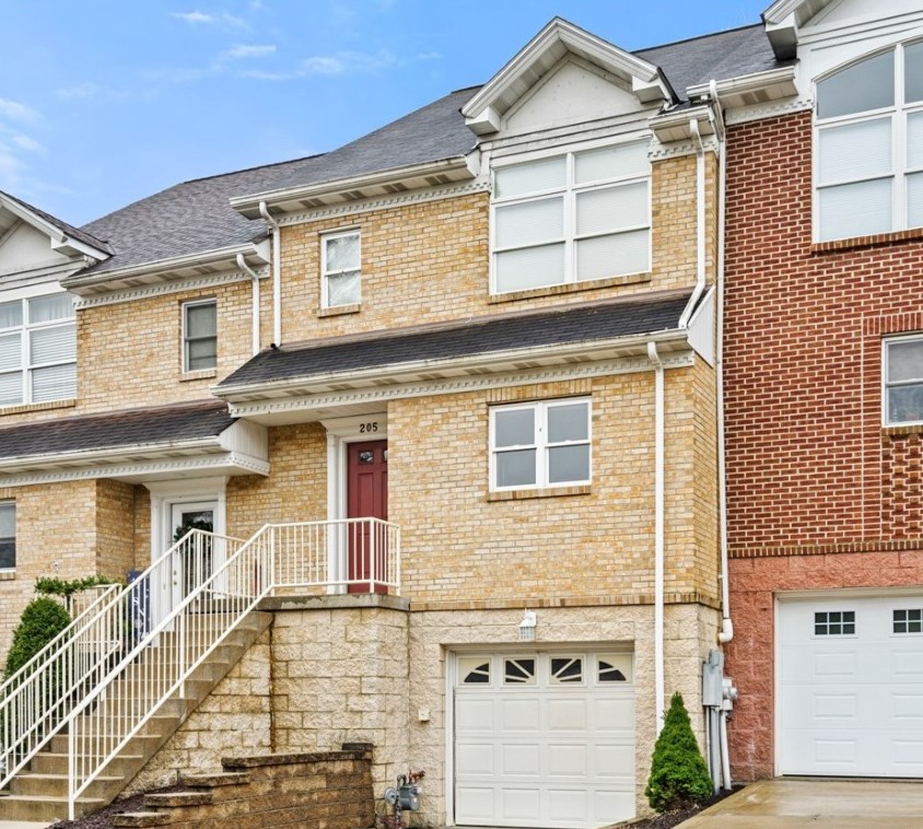 205 Prairie Ct, Freeport, PA 16229