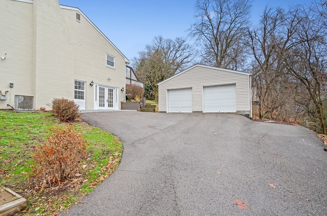 206 Osborne Ln, Sewickley, PA 15143