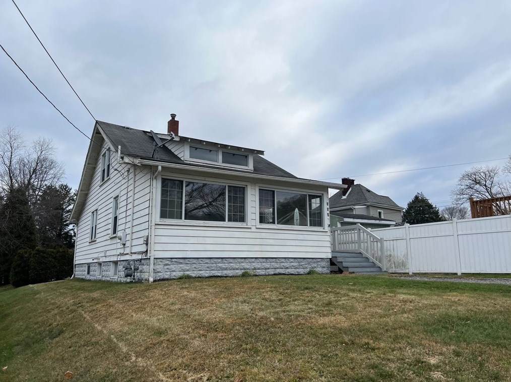 294 Line St, Ellwood City, PA 16117
