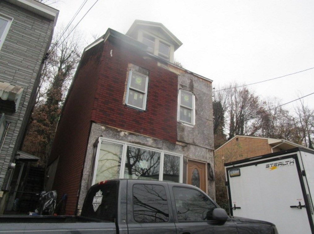 2114 Liedertafel Way, Pittsburgh PA  15212-3255 exterior