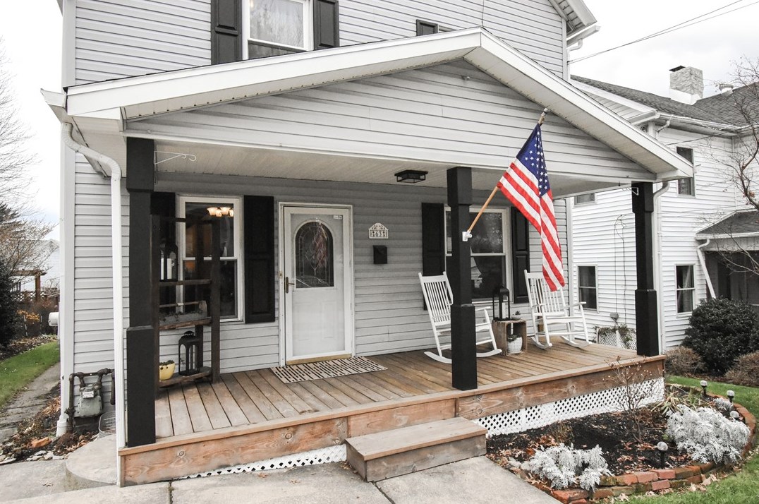 63 12th St, Indiana, PA 15701-1672