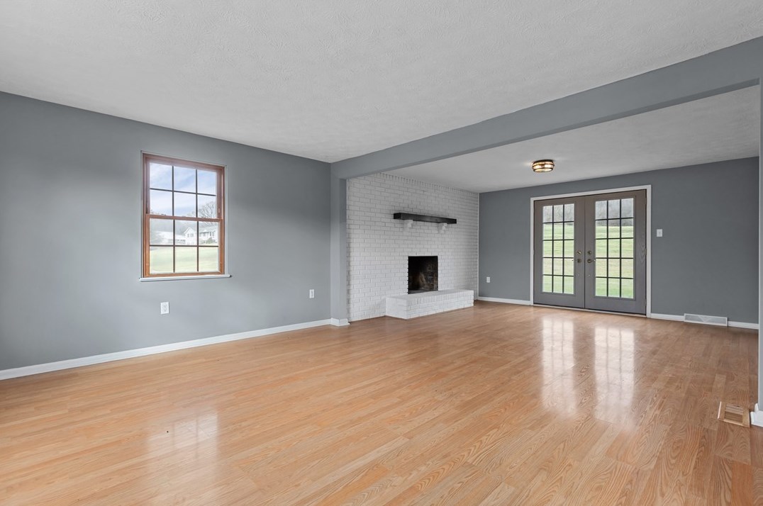 1525 Vista Valley Rd, Washington, PA 15301