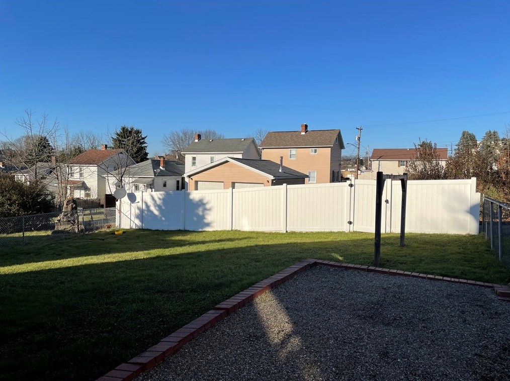 717 Mcarthur Dr, Greensburg, PA 15601