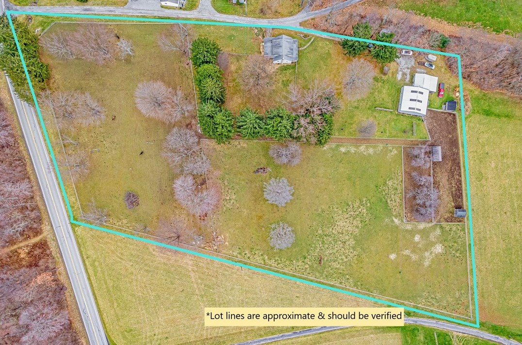 42 Schoolhouse Ln, Windber, PA 15963