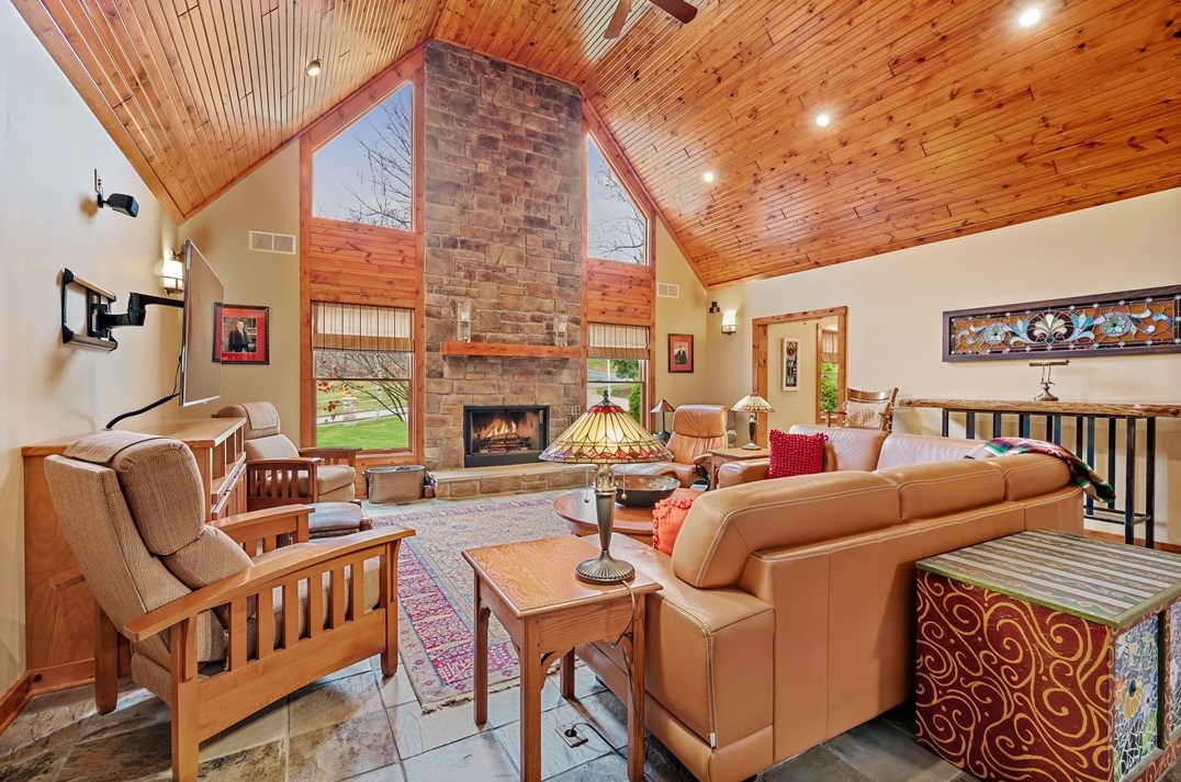 111 Westholm Dr, Sewickley, PA 15143