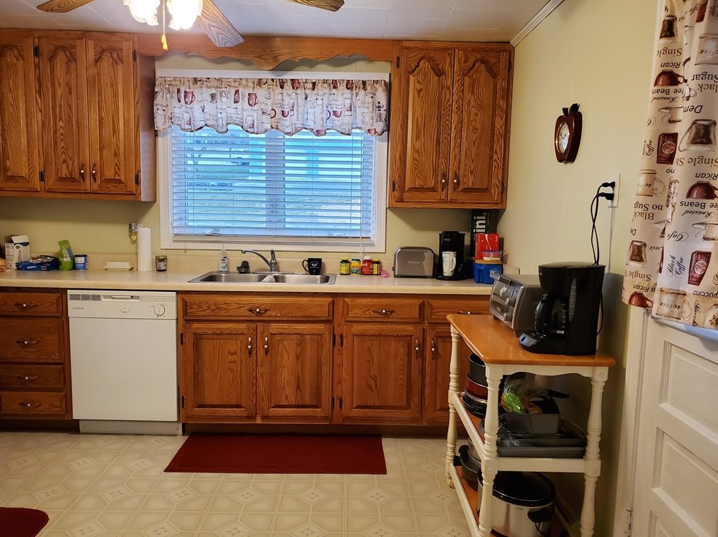 1153-1155 Eisenhower Dr, Russellton, PA 15076
