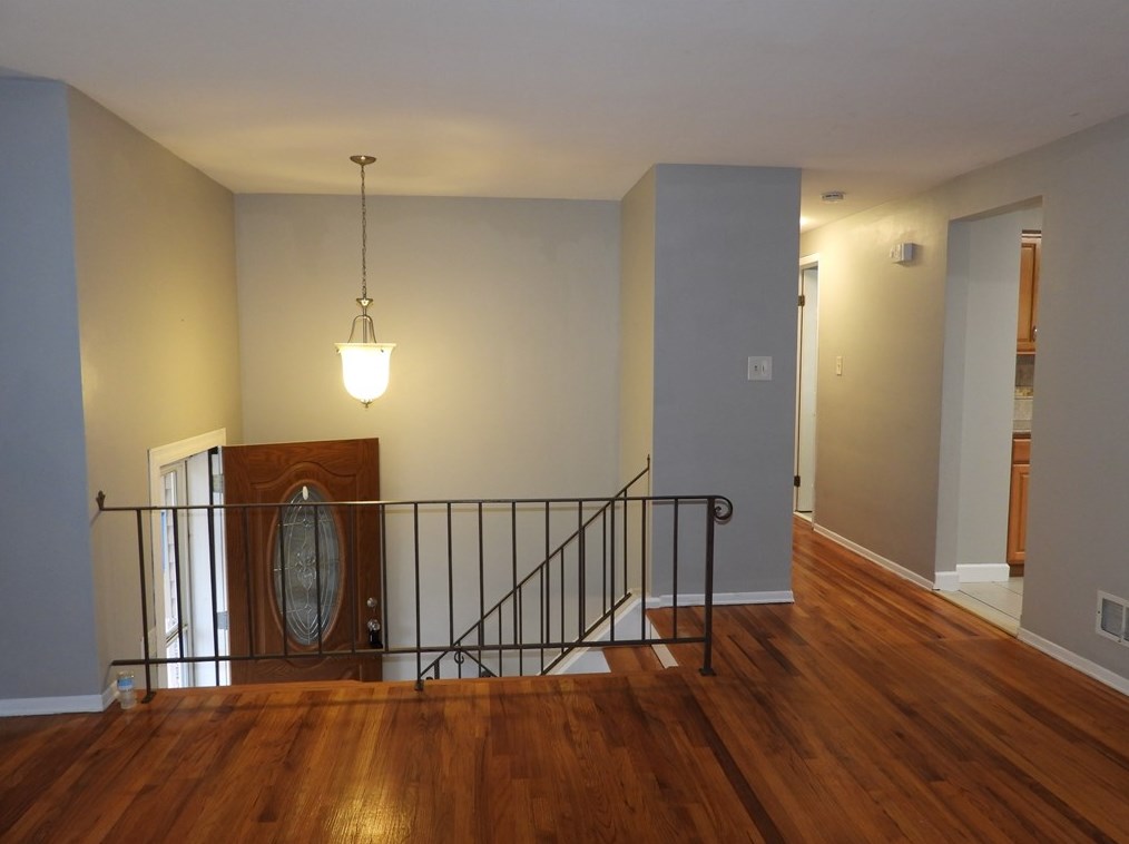 123 Crestview Dr, Moon Twp, PA 15108