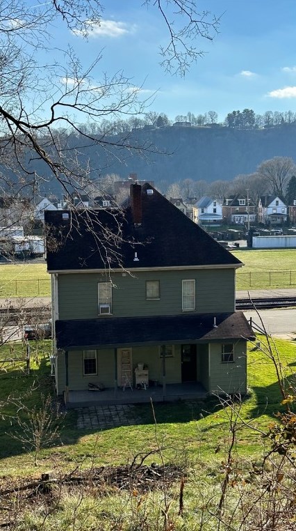 909 6th Ave, Brackenridge, PA 15014-1113