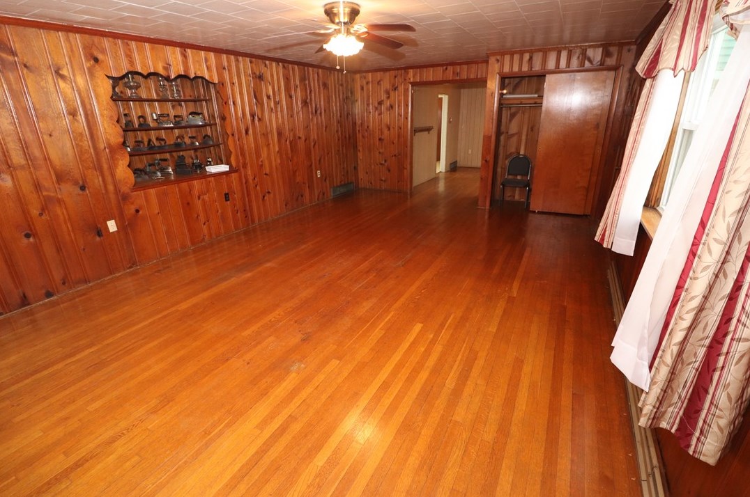 1049 Linden St, Monaca PA  15061-1532 exterior