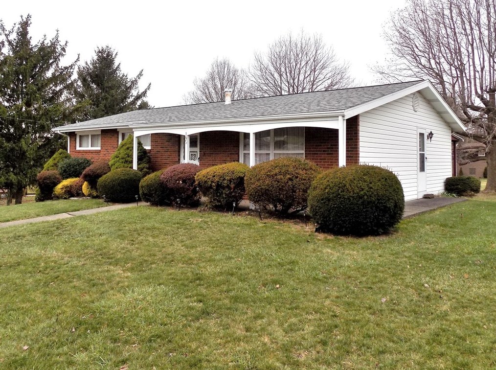 105 Sutton Ave, Hopwood, PA 15445