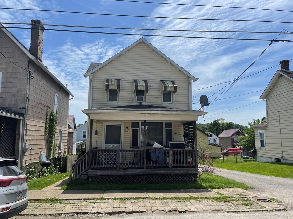 728 9th Ave, Brackenridge, PA 15014-1022