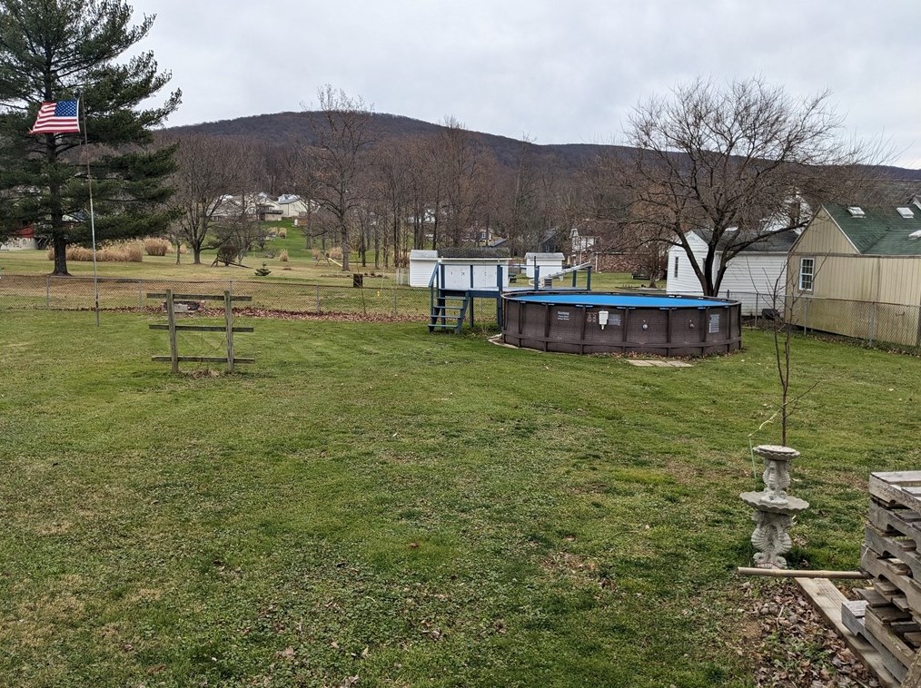 230 Woodstock Ave, Hopwood, PA 15445