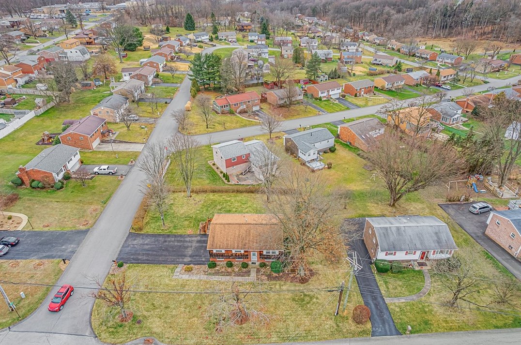 426 Westland Dr, Greensburg, PA 15601-6061