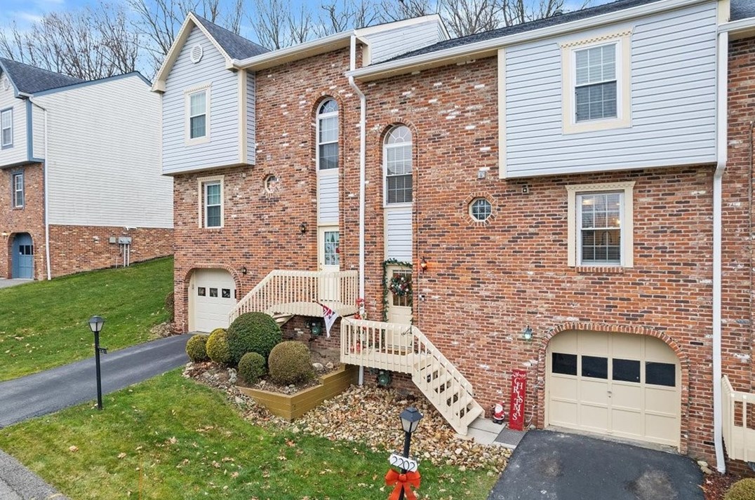 2202 Timberglen Dr North, Imperial, PA 15126