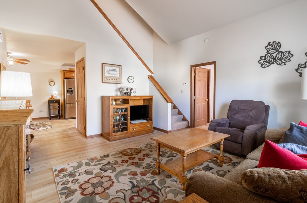 1097 Timberwood Dr, Beaver Falls, PA 15010