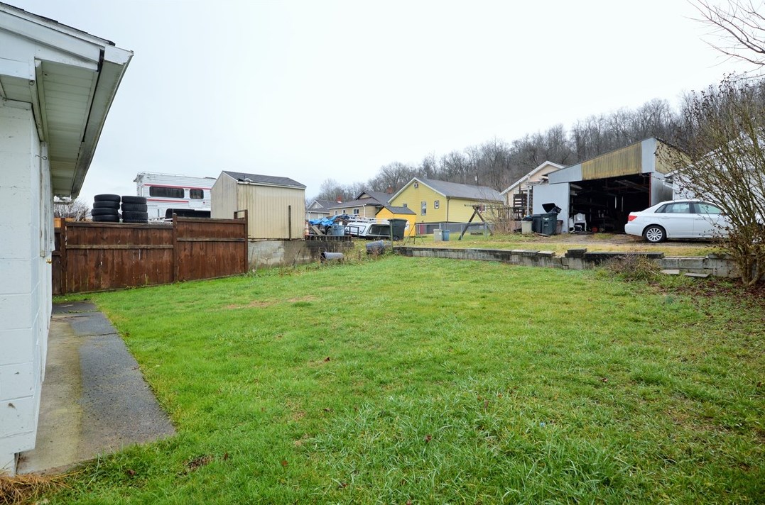 55 Berry Ave East, Clarksville, PA 15322