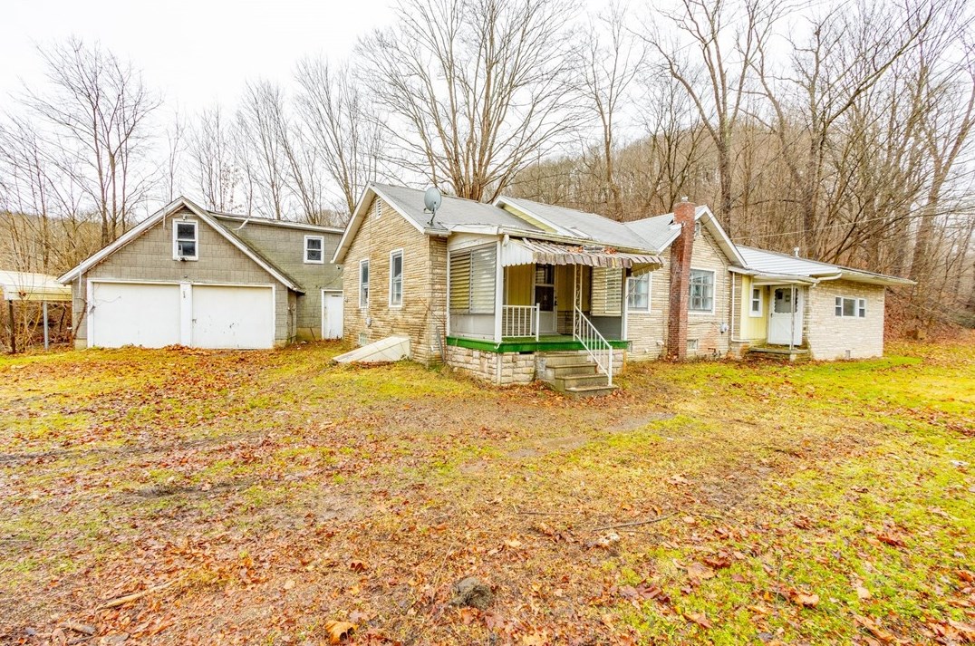 150 Iron Bridge Ln, Tarentum, PA 15084