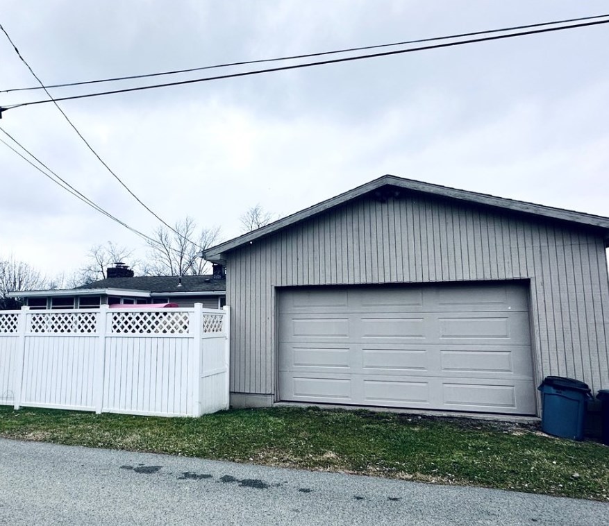 919 Moore St, Oliphant Furnace PA  15401-6747 exterior
